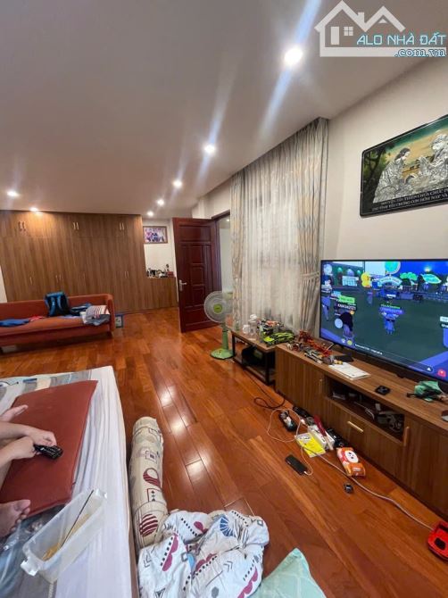 Phú Nhuận, giáp Q1, hẻm xe hơi, nhà đẹp 5 Tầng, 86m2, thang máy, nội thất xịn, 18.4 Tỷ