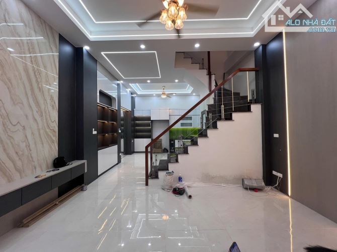 Bán Nhà Vĩnh Phúc, Ba Đình 50m² x 5T, giá 10.2 tỷ – Ngõ thông rộng – Gần phố – 30m Ô Tô Đỗ