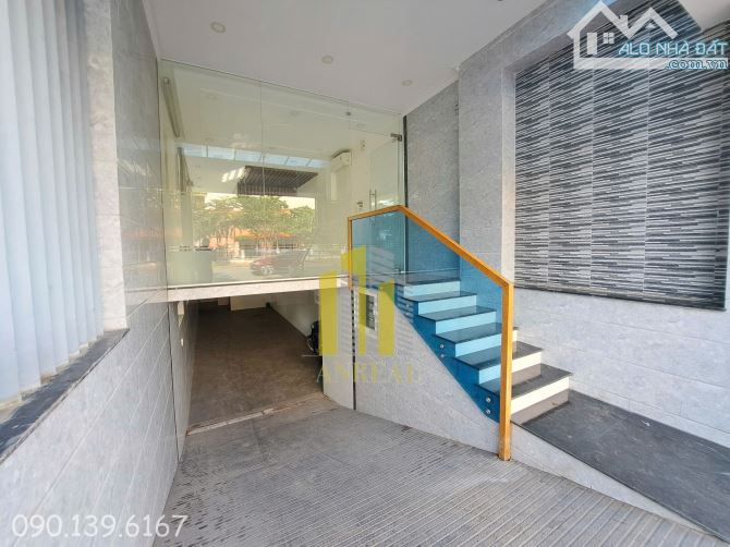 Tòa Văn Phòng Căn Góc Hầm 4 Lầu Sàn Trống Suốt - Thang Máy - Giá 65 Triệu
