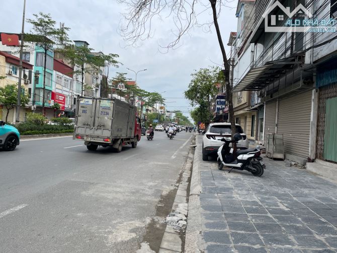 Bán đất Quốc lộ 32-Lai Xá, Ô tô đỗ cửa, Phân lô 2 thoáng. Sát phố. 80m, 8.2 tỷ