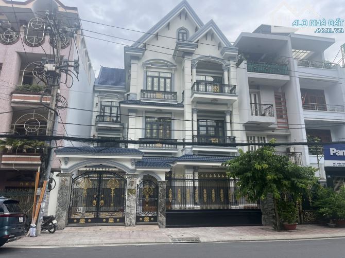 Bán Biệt Thự MT đường số 26 khu Bình Phú p.10, Q.6.DT:12x19m, 3 tấm, giá 60 tỷ.