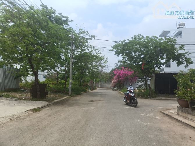 Q9, BÁN ĐẤT HẺM XE HƠI TRÁNH, 130M2  GẦN CHỢ LONG TRƯỜNG. GIÁ  4,3 TỶ