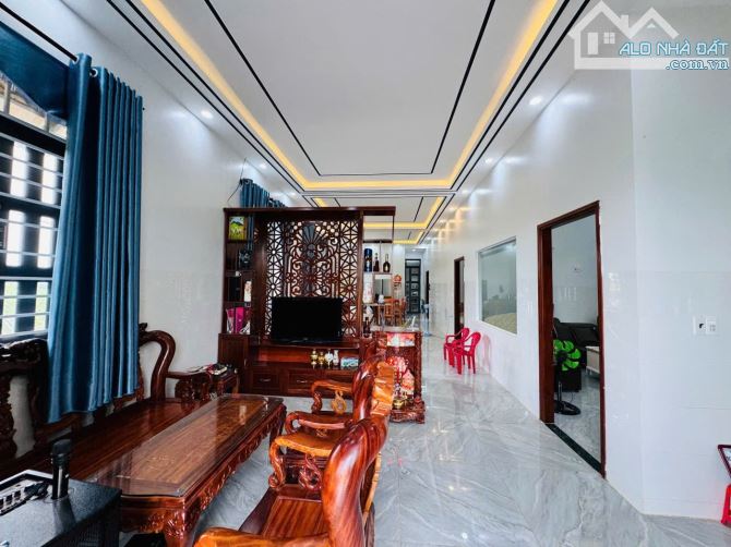 Bán Căn Nhà Tọa Lạc Tại TT Đất Đỏ .BRVT . DT 900m2 14x60m gồm 3p ngủ. Phòng khách ,sân vườ