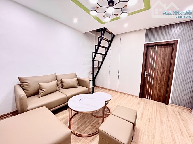 Em bán nhà tập thể phố Quỳnh mai tt hai bà trưng đẹp phòng ngủ nào có cửa sổ thoáng mát