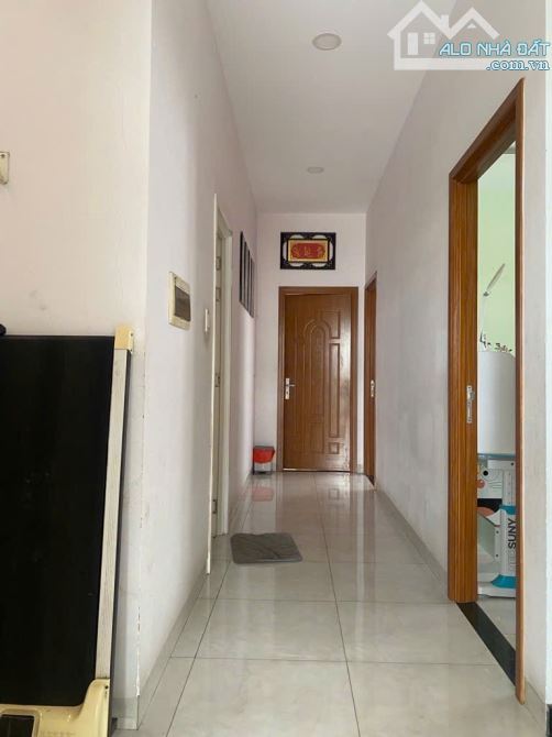 Biệt thự 2 lầu, HXH, Khu Bộ Công An, Quận 7. 320m2 - ngang 10m. Chỉ hơn 50tr/m - 10