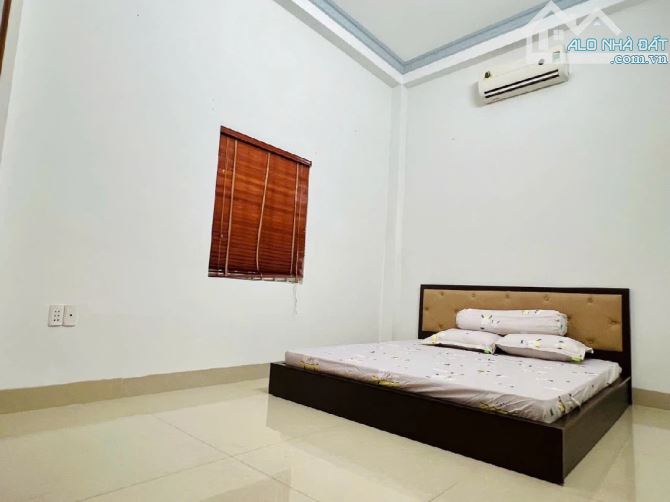 SẬP HẦM NHÀ 3 TẦNG MỚI ĐẸP CÙ CHÍNH LAN Ô TÔ NGỦ TRONG SÂN DT 113M2 NGANG 5.1M CHỈ 6.2 TỶ - 10