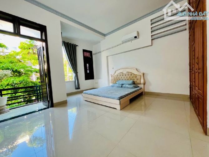 SẬP HẦM NHÀ 3 TẦNG MỚI ĐẸP CÙ CHÍNH LAN Ô TÔ NGỦ TRONG SÂN DT 113M2 NGANG 5.1M CHỈ 6.2 TỶ - 11