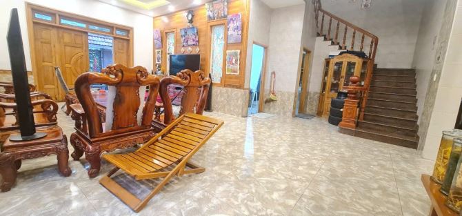 Bán biệt thự xịn xò thành phố biên hòa  + diện tích đất: 15x20  + hiện trạng 1 trệt 2 lầu - 11