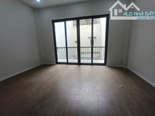NHÀ PHÂN LÔ -  Ô TÔ TRÁNH  - NHÀ ĐẸP -  GIÁ NGON - THOÁNG TRƯỚC SAU - 1