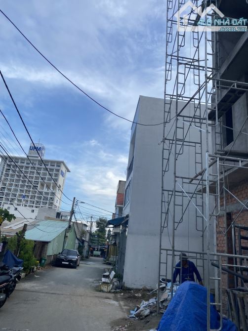 Bán Đất Hẻm Xe Hơi Cách Mặt Tiền Võ Văn Hát 50m – DT 4.2x16m – Giá Tốt 3.6 Tỷ - 1