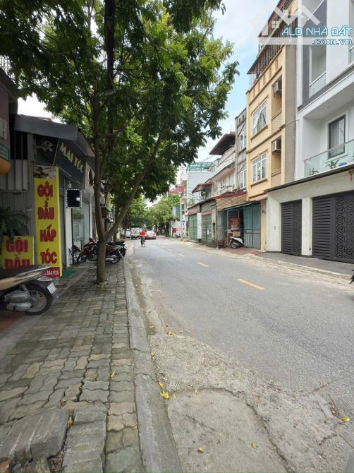 Bán nhanh đất TO phố Hoa Lâm - 2 mặt phố - 135m - 1