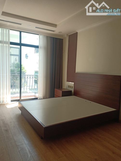 Cho thuê nhà liền kề phố đỗ quang 70m2x5T ô tô tải đỗ cửa làm vp, lớp học, spa KD - 1