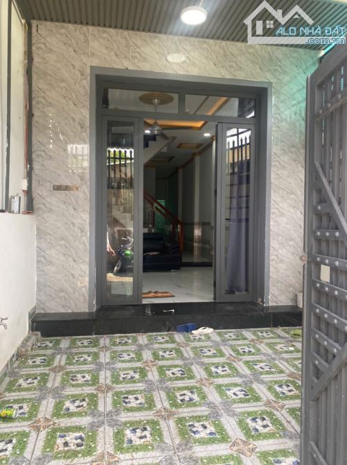 BÁN NHÀ 1 TRỆT 1 LẦU P.TÂN VẠN GẦN CHỢ GIÁ RẺ, DT 60M2, THỔ CƯ 100%, HẺM 3 GÁC THÔNG, SỔ R - 1