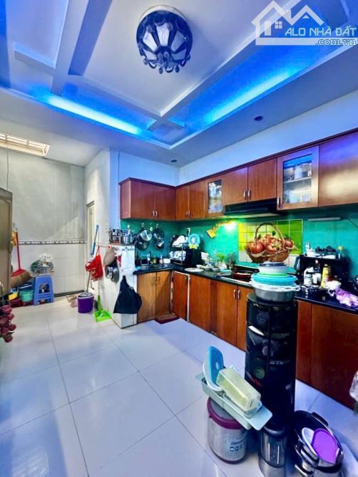 PHAN VĂN TRỊ, P11, BÌNH THẠNH - 64M2 NGANG 4M NỞ HẬU - HẺM THÔNG THOÁNG - SÁT MẶT TIỀN - 1