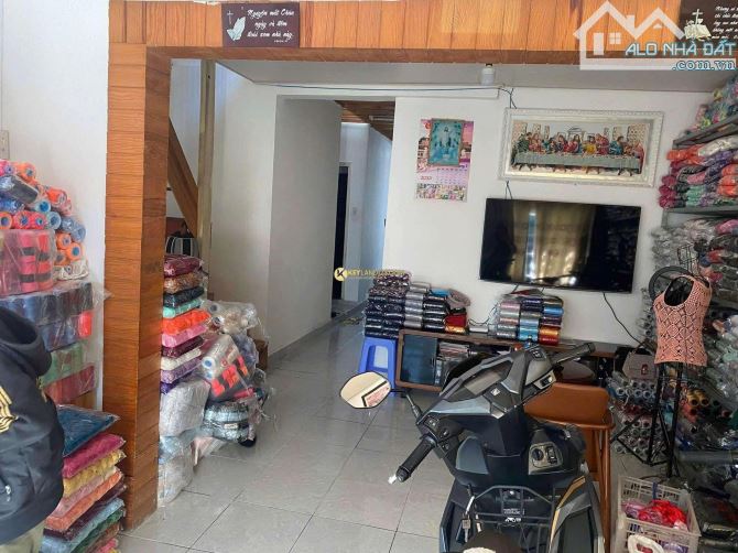 Nhà Giá Tốt - Chỉ 5 tỷ - Nhà Hoàn Công – Gần Chợ Bùi Thị Xuân – Hẻm Ô tô lớn - 1