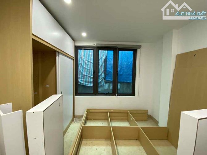 HOÀNG QUỐC VIỆT CẦU GIẤY, 5 TẦNG THANG MÁY, DT40M2 MT4M, Ô TÔ ĐỖ. Tc 12tỷ - 1
