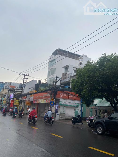 Cần tiền bán gấp nhà mặt tièn 404A Cách Mạng Tháng Tám, phường 11, Quận 3. DT: 6.5*25m - 1
