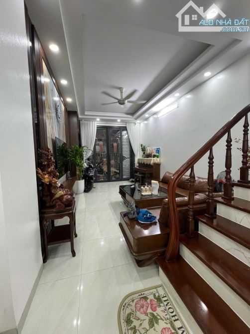 Bán nhà phân lô Kim Đồng, 4 tầng, đẹp ở luôn, giá 14.2 tỷ - 1