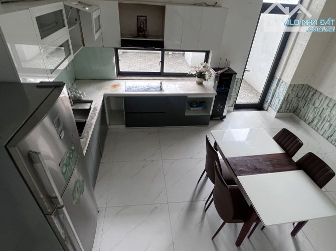 Nhà 4 tầng mặt tiền Nguyễn Tất Thành - 1