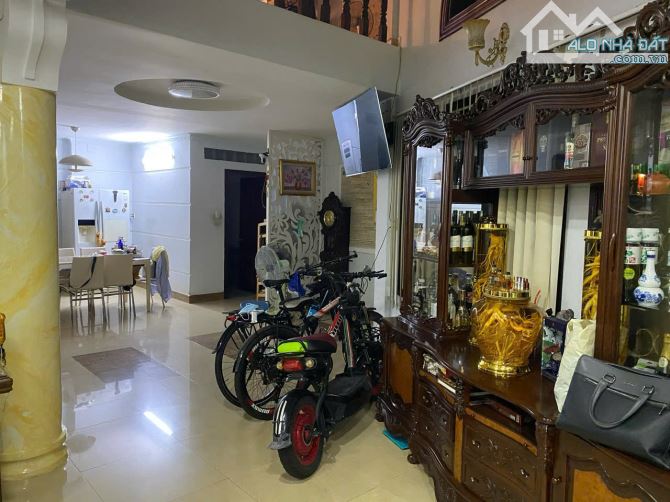 Vị trí đẹp - đường Nguyễn Cư Trinh,Quận 1 –10x15m – 5 Tầng – HĐT: 120 Triệu - Gía 30 tỷ TL - 1