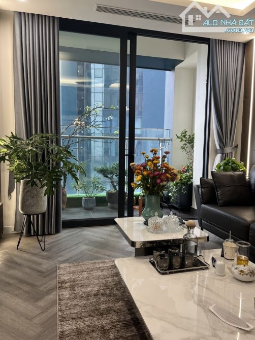 NHÀ ĐẸP TÂY HỒ -54M - 5 TẦNG - Ô TÔ - NGÕ THÔNG - KINH DOANH - 3 BƯỚC RA HỒ TÂY 2 CON RỒNG - 1