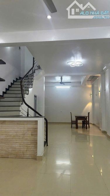 🏠 **CẦN BÁN GẤP NHÀ PHỐ TRƯƠNG ĐỊNH - 5 TẦNG KHUNG CỘT CHẮC CHẮN - GIÁ TỐT 4.95 TỶ** - 1