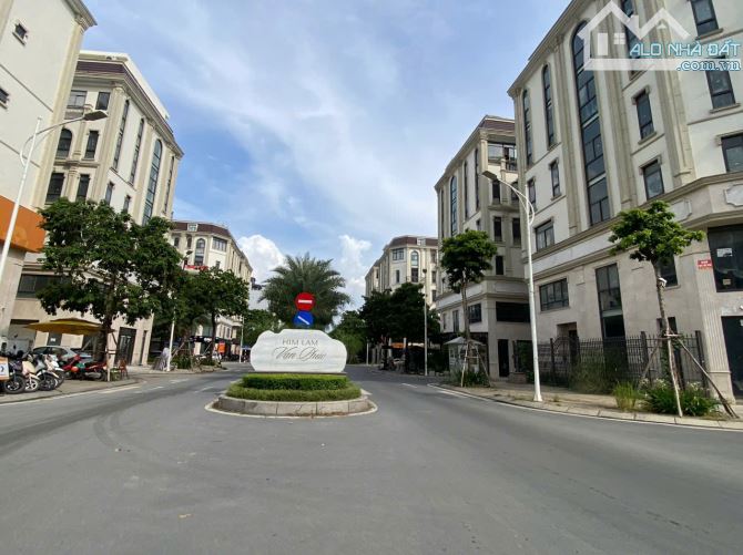 BÁN TÒA VĂN PHÒNG VẠN PHÚC DTSD1800M2, 2 THANG MÁY, 7 NỔI, 1 HẦM, MT30M, VỊ TRÍ VIP - 1