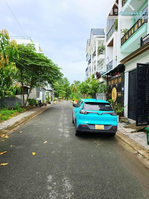 BÁN NHÀ PHỐ 4 TẦNG, ĐƯỜNG Ô TÔ 8M, GẦN CHỢ LONG TRƯỜNG – CHỈ 5 TỶ - 1