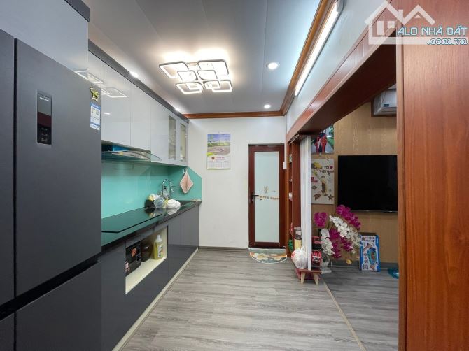 Tập thể Láng Hạ💥65m2💥2 Ngủ💥WC Khép kín💥Nhà Đẹp Ở Luôn💥Sổ Đỏ💥3.02 Tỷ có thương lượng - 1