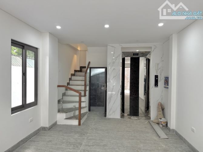BÁN NHÀ 7 TẦNG THANG MÁY – Ô TÔ VÀO NHÀ – 42.2M² – MT 4.2M – THẠCH BÀN, LONG BIÊN - 1