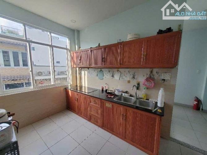 SANG NHƯỢNG CHDV 9 PHÒNG CHO THUÊ VỚI DÒNG TIỀN GẦN 50TR/TH, 5 TẦNG, HXH, GẦN CHỢ BÀ CHIỂU - 1