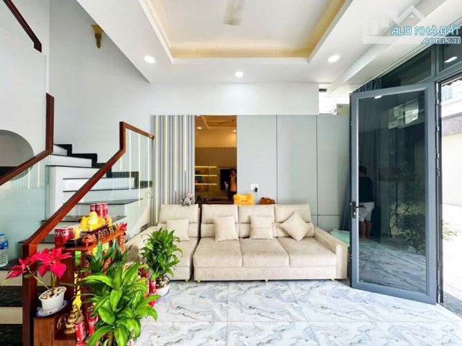 Bán Nhà Mới 5x10m, Tặng Nội Thất, XE hơi ngủ trong nhà, TT Nhà Bè, Giá chỉ 6.15 tỷ - 1