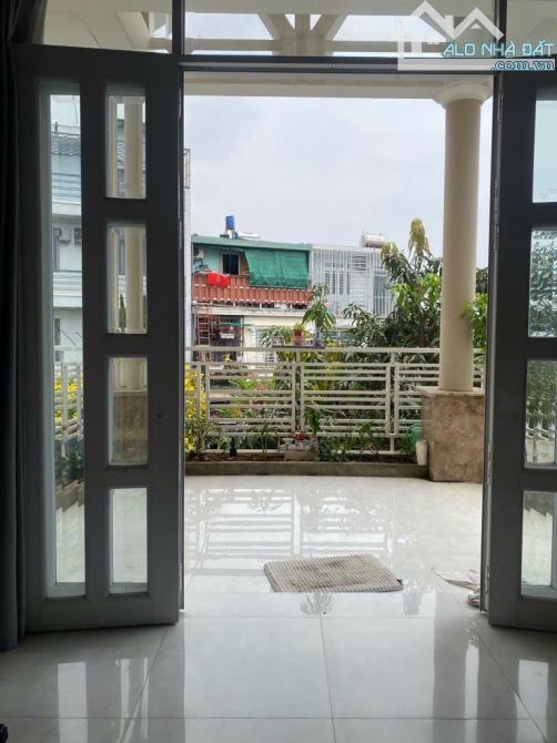 Biệt thự 2 lầu, HXH, Khu Bộ Công An, Quận 7. 320m2 - ngang 10m. Chỉ hơn 50tr/m - 12