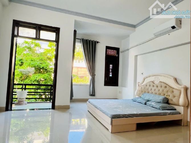 SẬP HẦM NHÀ 3 TẦNG MỚI ĐẸP CÙ CHÍNH LAN Ô TÔ NGỦ TRONG SÂN DT 113M2 NGANG 5.1M CHỈ 6.2 TỶ - 12