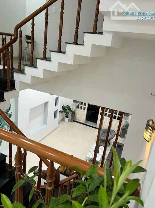 SẬP HẦM NHÀ 3 TẦNG MỚI ĐẸP CÙ CHÍNH LAN Ô TÔ NGỦ TRONG SÂN DT 113M2 NGANG 5.1M CHỈ 6.2 TỶ - 14