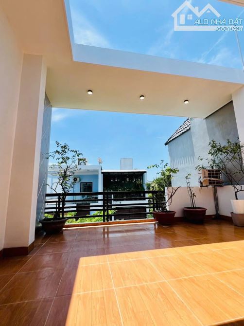 SẬP HẦM NHÀ 3 TẦNG MỚI ĐẸP CÙ CHÍNH LAN Ô TÔ NGỦ TRONG SÂN DT 113M2 NGANG 5.1M CHỈ 6.2 TỶ - 16