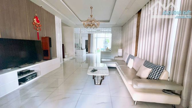 Siêu Phẩm Biệt Thự Mặt Tiền Đường Trịnh Phong Ngay Trung Tâm Phố Biển Nha Trang. Sổ Đỏ HC. - 2