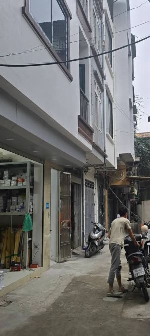NGÕ 135 NGUYỄN  TRÃI NẰM TẠI VỊ TRÍ RẤT ĐẸP - GẦN PHỐ  - TRƯỚC NHÀ THOÁNG - NHÀ ĐANG CHO T - 2