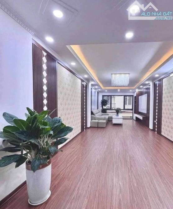 NHÀ 7 TẦNG THANG MÁY - PHỐ KIM MÃ - NGÕ Ô TÔ NHỎ - KINH DOANH - 3 MẶT THOÁNG . - 2