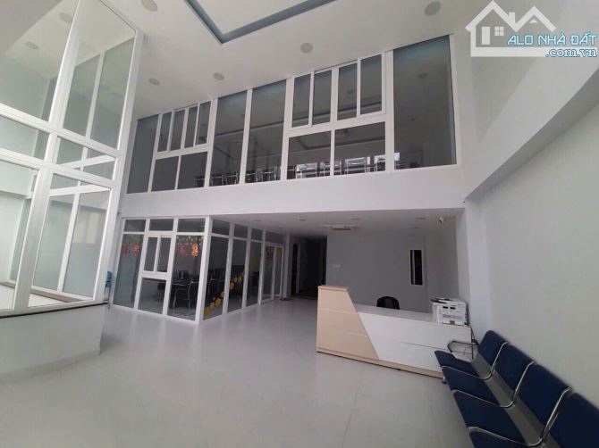 Bán toà nhà đường Nguyễn Huy Tưởng 281M2 kết cấu 5 tầng - 2