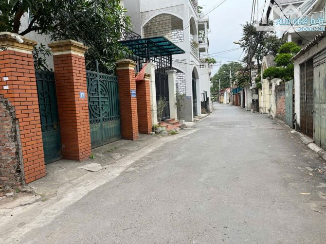 Bán đất 80m tại TDP Bình Minh,tt Trâu Quỳ đường trải nhựa ô tô vào tận nhà giá chỉ 105tr/m - 2
