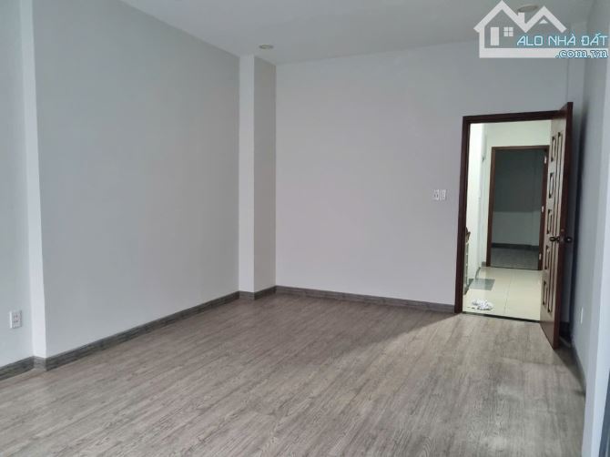Bán nhà hẻm Vip 45 đường Ông Ích Khiêm, Quận 11, DT: 4x16m, 3 lầu sân thượng - 2