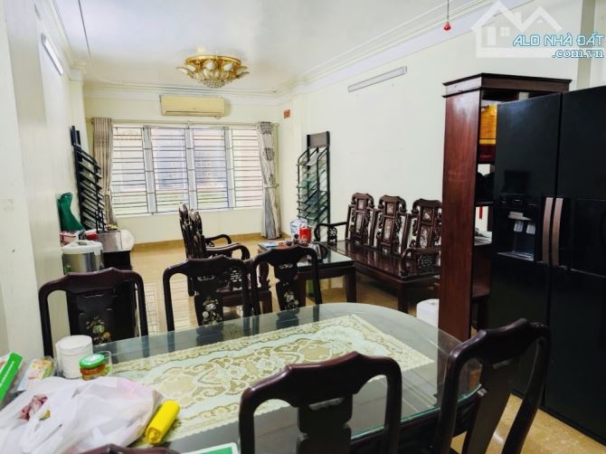 Trần Quốc Hoàn -Phân Lô Ô Tô Tránh Cạnh Đh Quốc Gia ,Trung Tâm Thương Mại * DT 40m .6 Tầng - 2