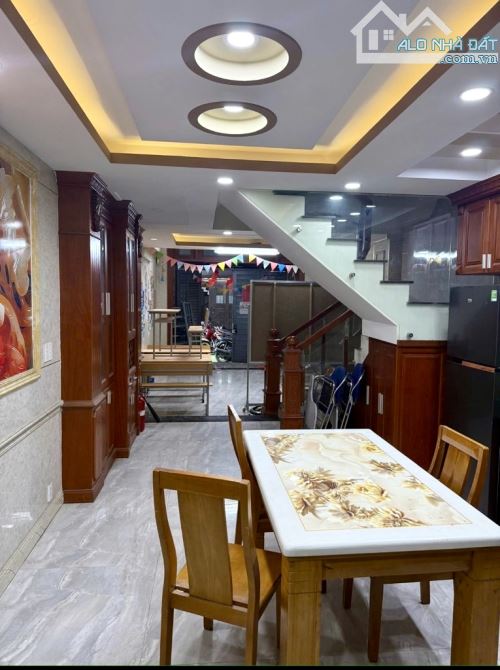 Bán nhà Dương Quảng Hàm - Đối diện Toà án Quận - HXH tránh- 5 tầng - 5PN - Hơn 10tỷ - 2