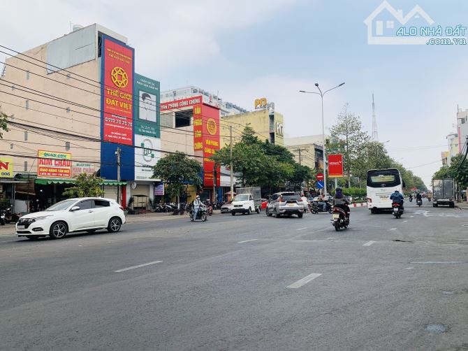 Cho thuê mặt bằng 880m2 đường Đồng Khởi , Biên Hoà gần Bệnh Viện Đồng Nai giá 180triệu - 2