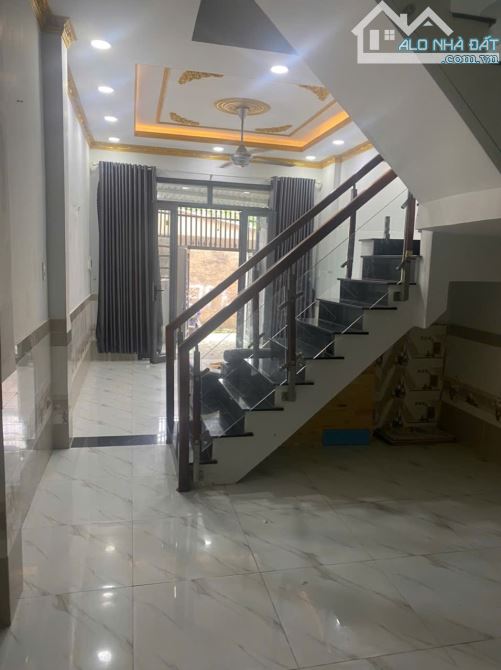 BÁN NHÀ 1 TRỆT 1 LẦU P.TÂN VẠN GẦN CHỢ GIÁ RẺ, DT 60M2, THỔ CƯ 100%, HẺM 3 GÁC THÔNG, SỔ R - 2