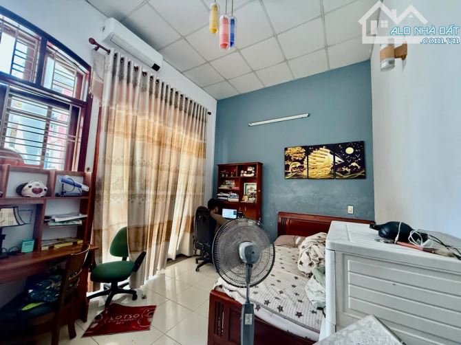 NHÀ 3 TẦNG ĐẸP- NỘI THẤT GỖ SANG XỊN MỊN - VỊ TRÍ VIP - ĐƯỜNG NÚI THÀNH - SÁT DUY TÂN - 2