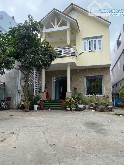 Biệt thự 2 lầu, HXH, Khu Bộ Công An, Quận 7. 320m2 - ngang 10m. Chỉ hơn 50tr/m - 2