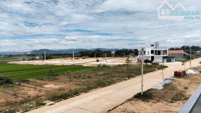 Bán đất Mặt Tiền Ngãi Chánh 4 , Nhơn Hậu dt 100m² ngang 5m chỉ có 980 triệu - 2