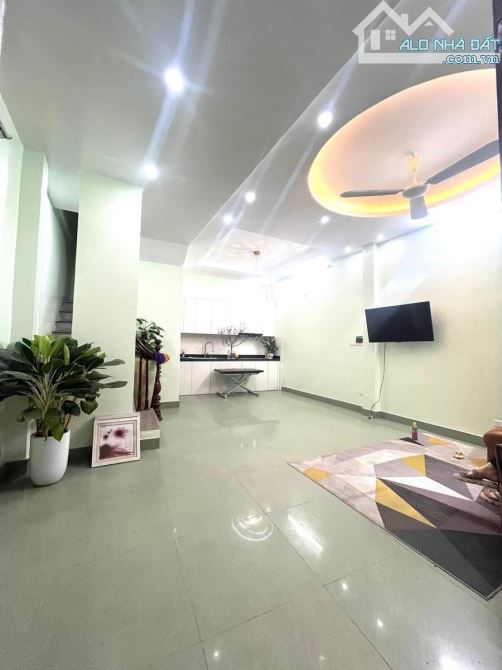 Nhà 35m2 Phố Lụa, Vạn Phúc, dân xây kiên cố, ngõ rộng, 10m ra ô tô - 2